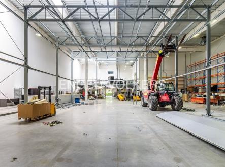Pronájem komerčního objektu, sklad, 1 215 m²