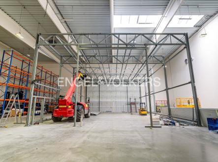 Pronájem komerčního objektu, sklad, 1 215 m²
