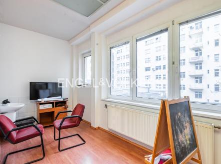 Pronájem obchodní prostor, 130 m²