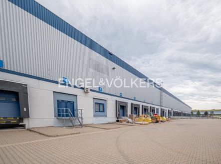 Pronájem komerčního objektu, sklad, 3 700 m²
