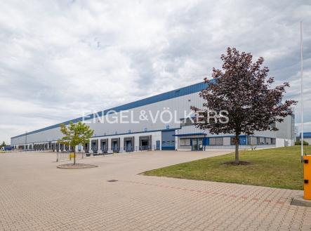 Pronájem komerčního objektu, sklad, 3 700 m²