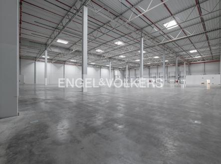 Pronájem komerčního objektu, sklad, 3 700 m²