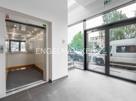 Pronájem komerčního objektu, výroba, 701 m²