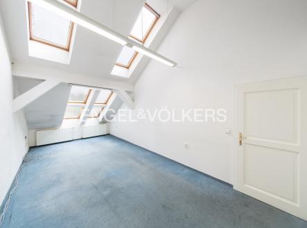 Pronájem kanceláře, 172 m²