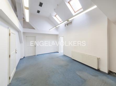 Pronájem kanceláře, 172 m²