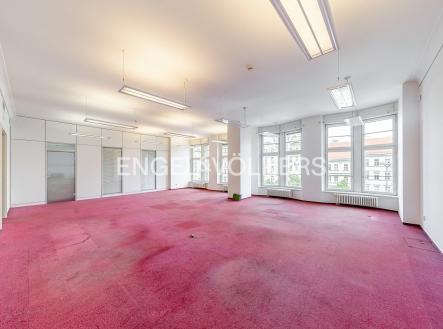 Pronájem kanceláře, 560 m²