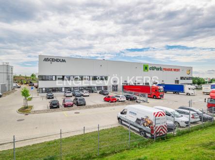 Pronájem komerčního objektu, sklad, 5 300 m²