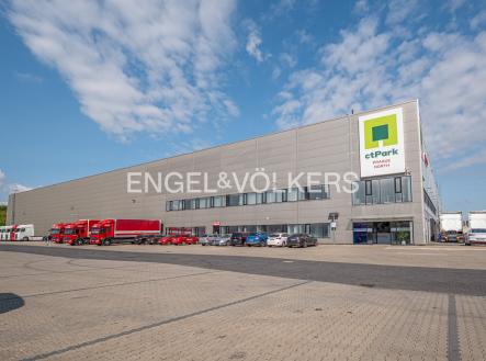 Pronájem komerčního objektu, sklad, 300 000 m²