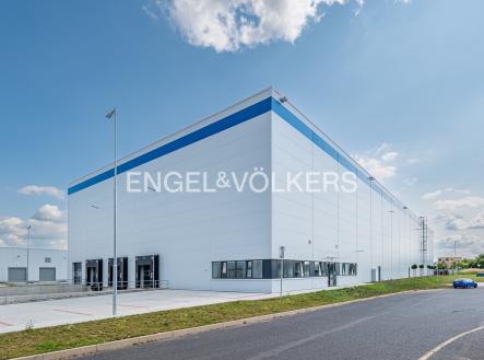 Pronájem komerčního objektu, sklad, 4 200 m²