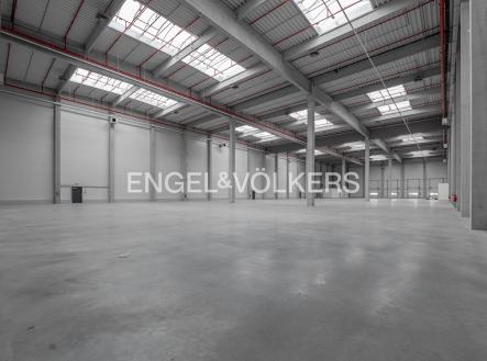 Pronájem komerčního objektu, sklad, 4 200 m²