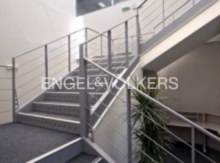 Pronájem komerčního objektu, sklad, 618 m²