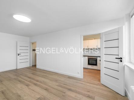 Pronájem bytu, 1+kk, 32 m²