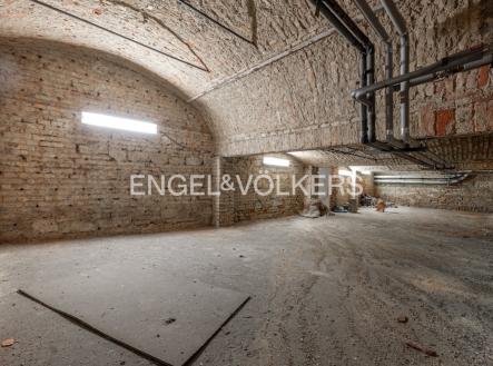 Pronájem komerčního objektu, sklad, 329 m²