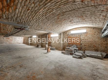 Pronájem komerčního objektu, sklad, 329 m²