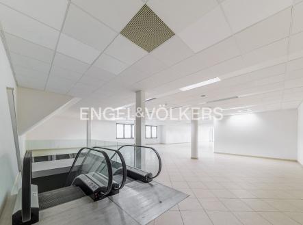 Pronájem kanceláře, 300 m²