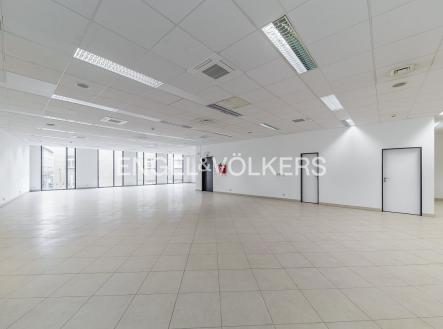 Pronájem kanceláře, 300 m²