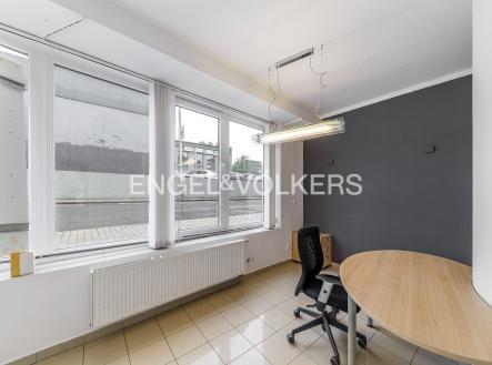 Pronájem - obchodní prostor, 133 m²