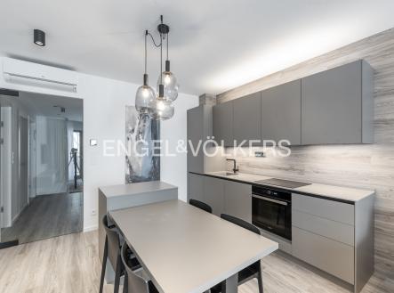 Pronájem bytu, 2+kk, 61 m²