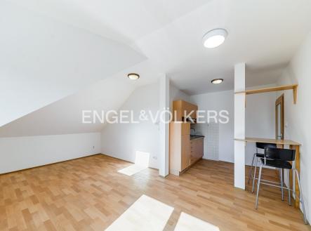 Pronájem bytu, 1+kk, 34 m²