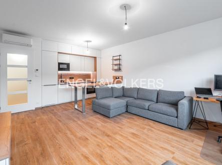 Pronájem bytu, 2+kk, 56 m²