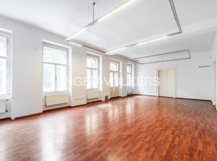 Pronájem kanceláře, 358 m²