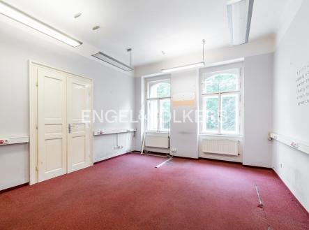 Pronájem kanceláře, 358 m²