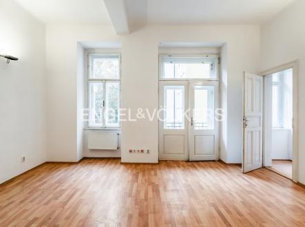 Pronájem kanceláře, 358 m²