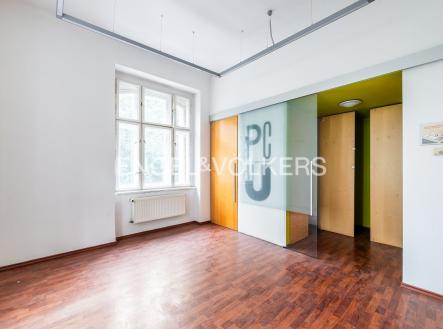 Pronájem kanceláře, 358 m²