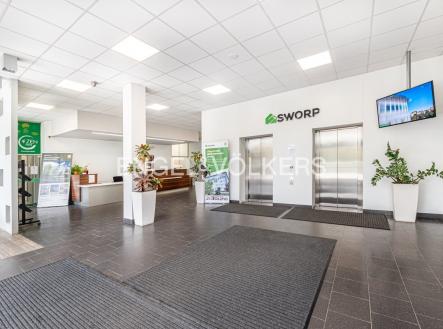 Pronájem kanceláře, 437 m²