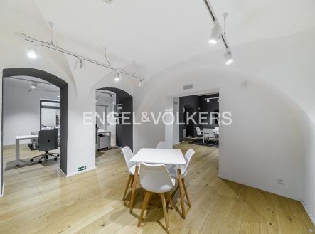 Pronájem - obchodní prostor, 98 m²