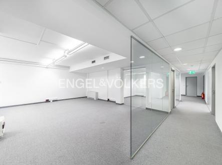 Pronájem kanceláře, 378 m²