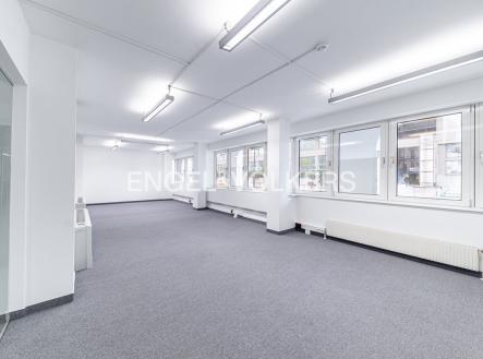 Pronájem kanceláře, 378 m²