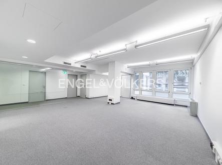 Pronájem kanceláře, 378 m²