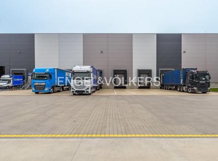 Pronájem komerčního objektu, sklad, 1 500 m²