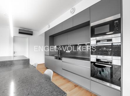 Pronájem bytu, 4+kk, 134 m²