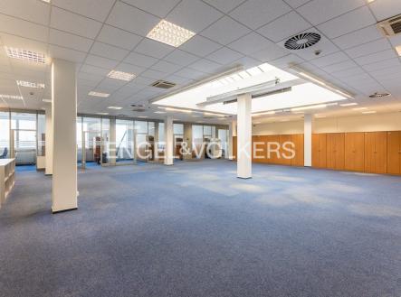 Pronájem kanceláře, 1 386 m²