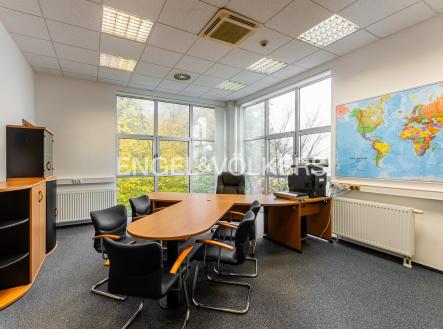 Pronájem kanceláře, 1 386 m²