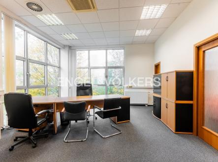 Pronájem komerčního objektu, sklad, 4 913 m²