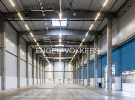 Pronájem komerčního objektu, sklad, 4 913 m²