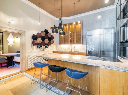 Pronájem bytu, 4+1, 145 m² obrázek