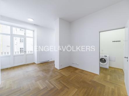 Pronájem bytu, 1+kk, 33 m²