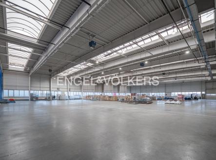 Pronájem komerčního objektu, sklad, 4 000 m²