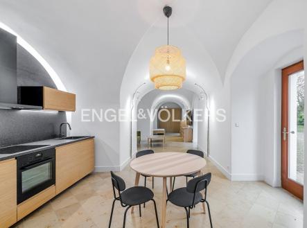 Pronájem bytu, 1+kk, 71 m²