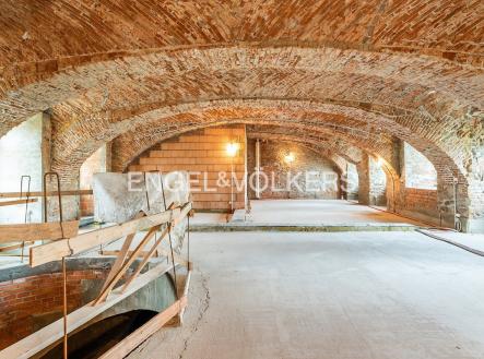 Pronájem kanceláře, 303 m²