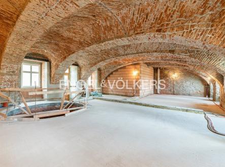 Pronájem kanceláře, 303 m²