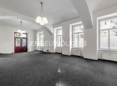 Pronájem kanceláře, 343 m²