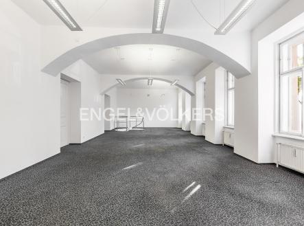 Pronájem kanceláře, 343 m²