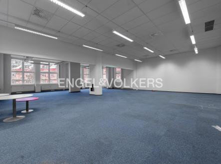 Pronájem kanceláře, 985 m²