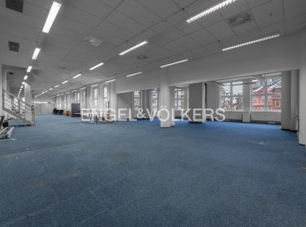 Pronájem kanceláře, 985 m²