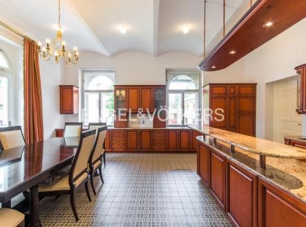 Pronájem domu/vily, 827 m²